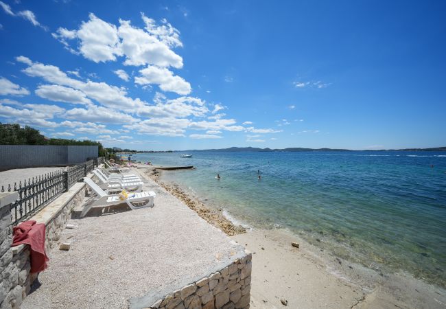 Ferienwohnung in Bibinje - DʻArt Villa Apartment A2- two bedroom ground floor Ferienwohnung in Bibinje - DʻArt Villa Apartment A2- two bedroom ground floor