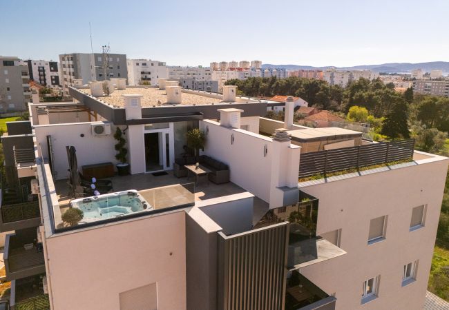 Ferienwohnung in Zadar - Zara Penthouse with top roof terrace and hot tub Ferienwohnung in Zadar - Zara Penthouse with top roof terrace and hot tub