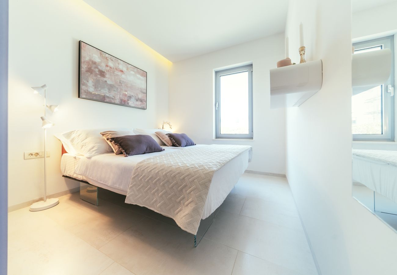 Ferienwohnung in Sukošan - Beachfront Luxe Designer Apartment