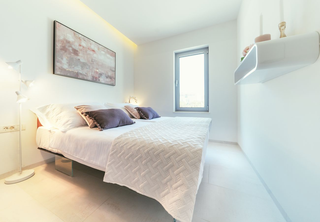 Ferienwohnung in Sukošan - Beachfront Luxe Designer Apartment