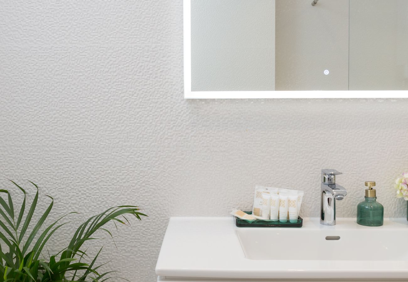 Ferienwohnung in Sukošan - Beachfront Luxe Designer Apartment