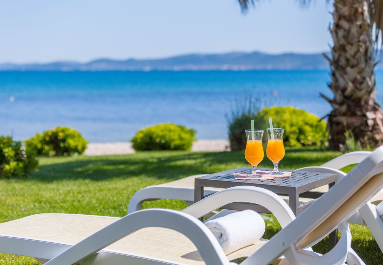 Ferienwohnung in Sukošan - Beachfront Luxe Designer Apartment