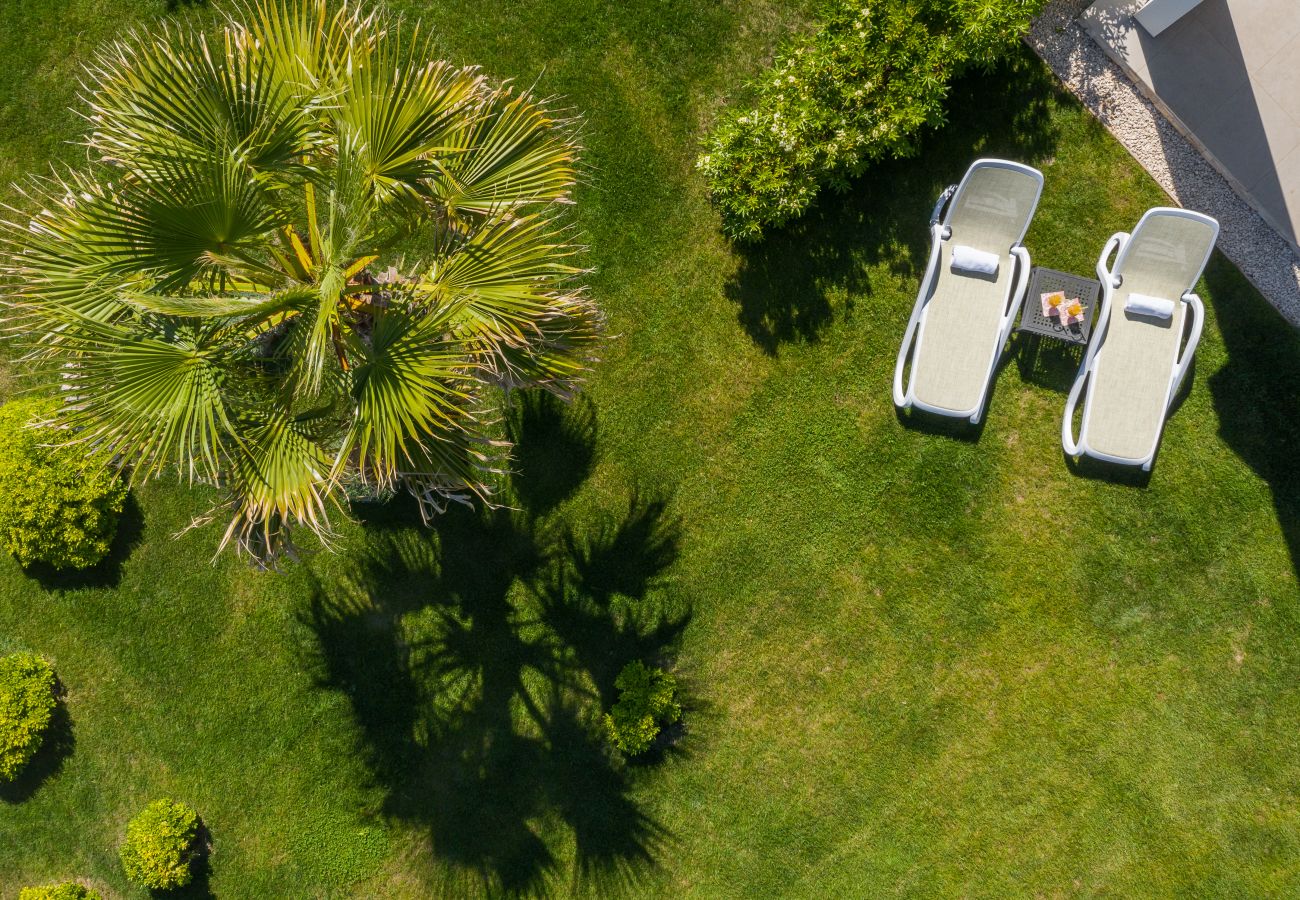 Ferienwohnung in Sukošan - Beachfront Luxe Designer Apartment